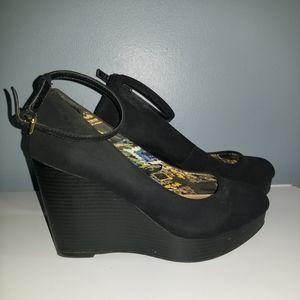 Black Wedges